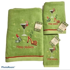 ⬇️$40-Avanti Linens Happy Holidays 3-Pc Towel Set